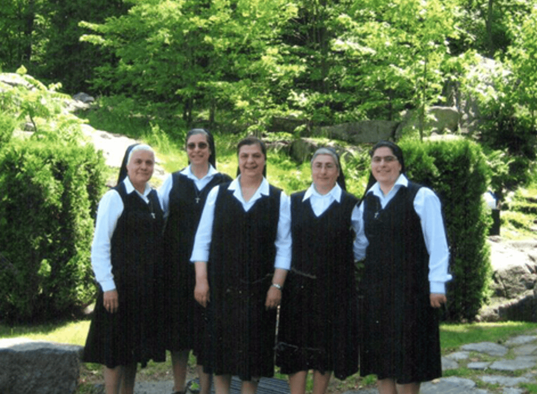 Antonine Sisters leading parish choir